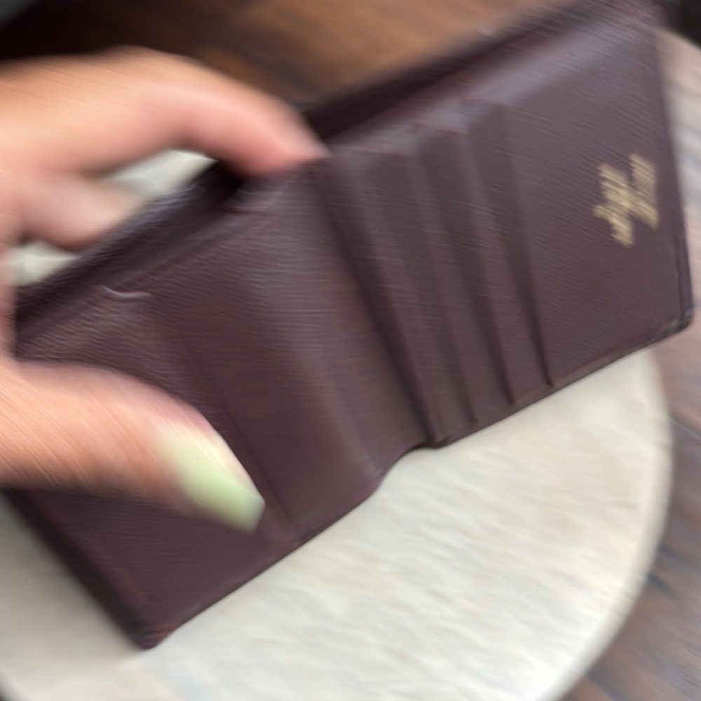 Louis Vuitton Pre owned Men’s Authentic 1999 Taiga Leather Wallet Code V10042 - Picture 8 of 13